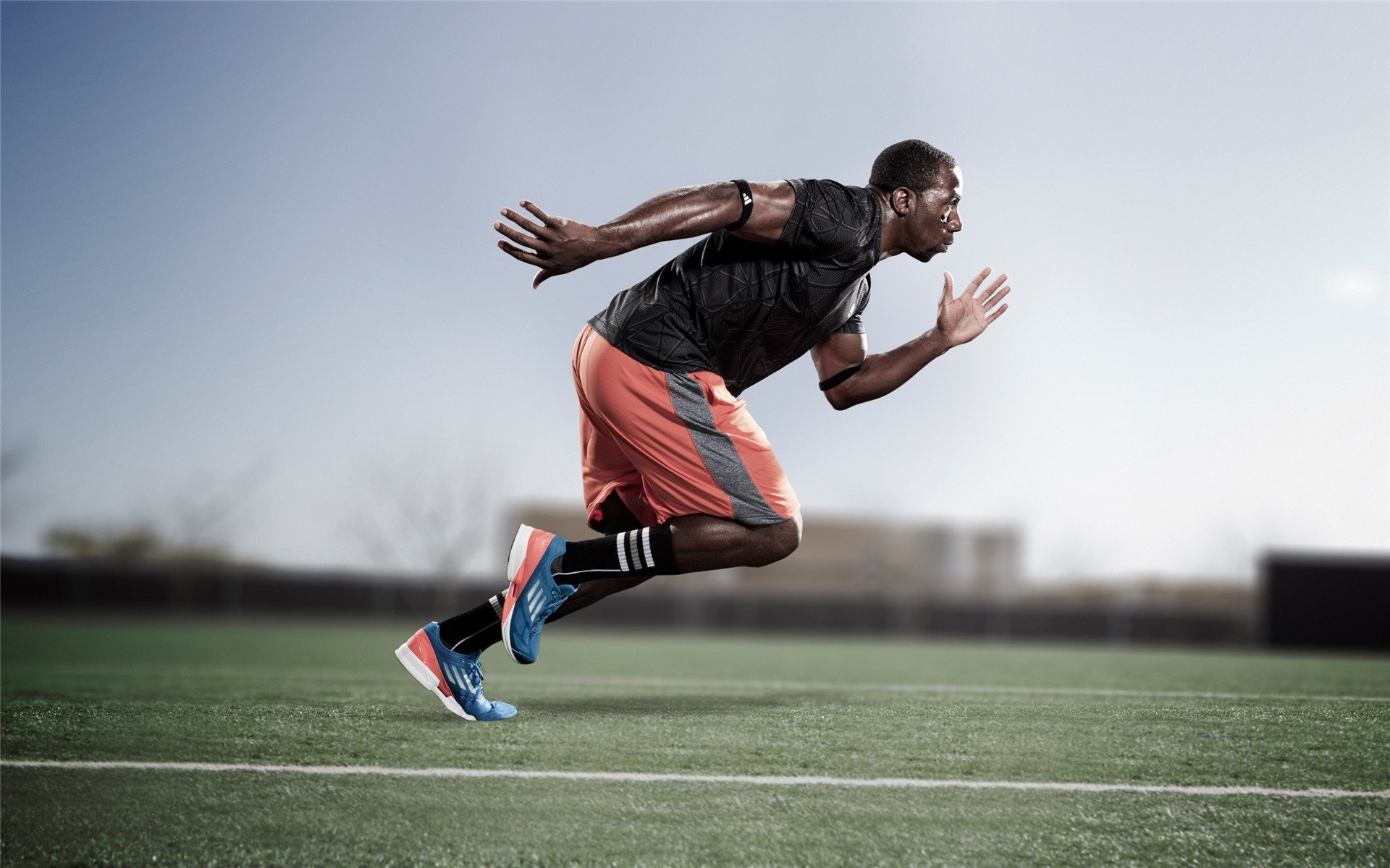 “跑圈铁人”挑战100天百马,惊艳朋友圈,跑100圈视频